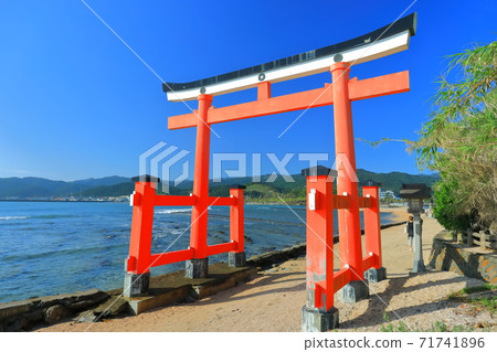 [宮崎縣]晴空下的青島神社鳥居 71741896