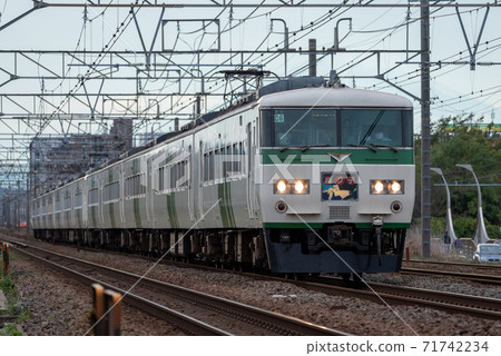 185 series dancer 71742234