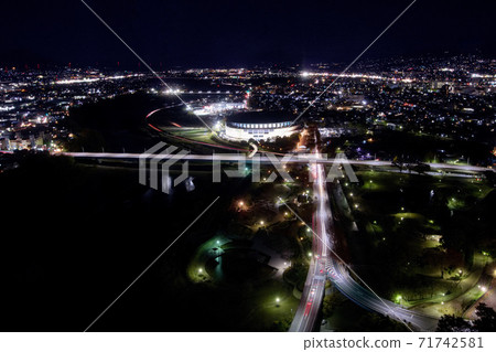 從群馬縣政府大樓看前橋市的夜景 71742581