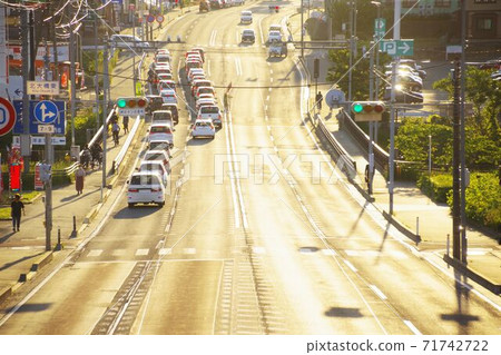 背光耀眼的道路 背光耀眼的道路 71742722