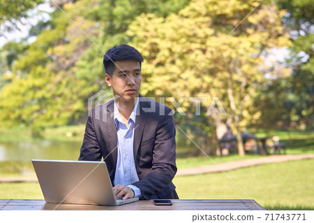 Asian business men working in the garden 71743771