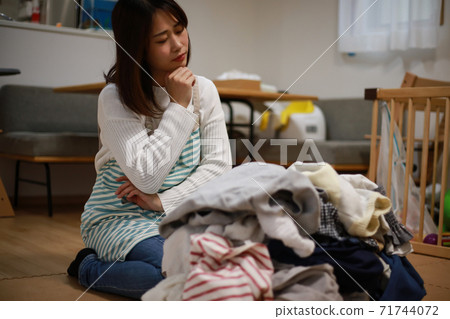 A woman tired of housework 71744072