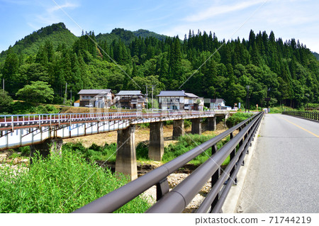 從忠武線忠武站到會津川口站的各站及其周邊的風景 從忠武線忠武站到會津川口站的各站及其周邊的風景 71744219