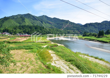 Scenery of each station and its surroundings from Tadami Station on the Tadami Line to Aizu-Kawaguchi Station 71744229