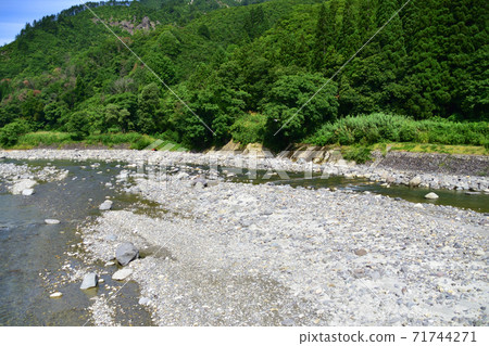 Scenery of each station and its surroundings from Tadami Station on the Tadami Line to Aizu-Kawaguchi Station 71744271