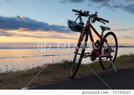 Kasumigaura shining in the morning sun and sports bike 71745037
