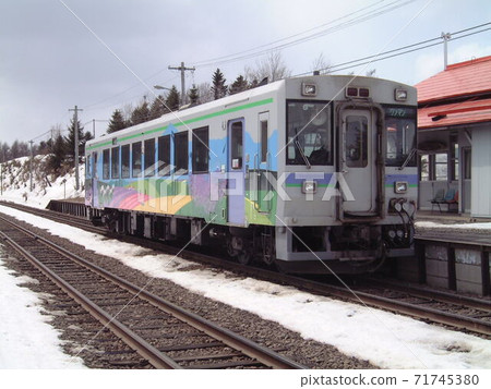 "Flower" specially painted car of "Painting train" that ran on the Furano line "Flower" specially painted car of "Painting train" that ran on the Furano line 71745380