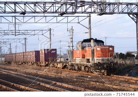 A freight train that departs after meeting a limited express train 71745544