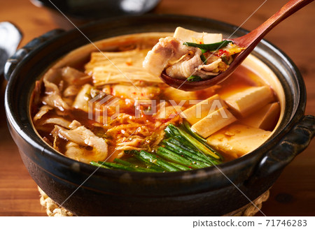 泡菜火鍋 71746283