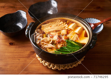 泡菜火鍋 71746295