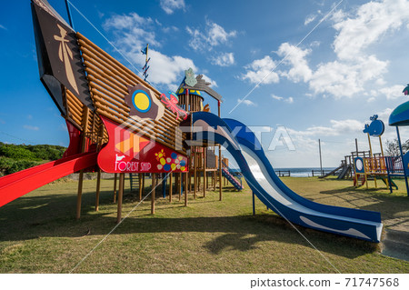 在Am美大島的Ayamaru Misaki遊客公園中的遊樂設備 在Am美大島的Ayamaru Misaki遊客公園中的遊樂設備 71747568