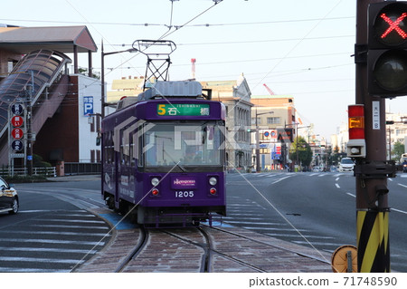 在長崎市長崎縣的單線區間行駛的長崎有軌電車 71748590