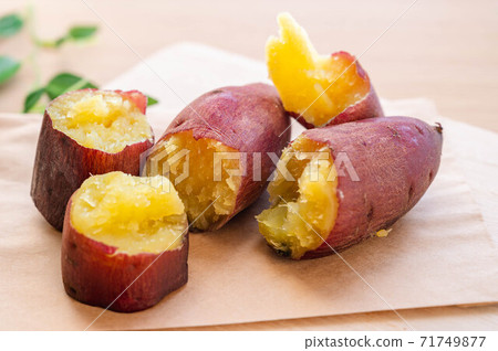 Steamed sweet potato Steamed sweet potato 71749877