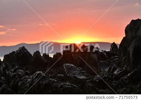 夕陽的根海岸，夕陽，和歌山牧水 71750573