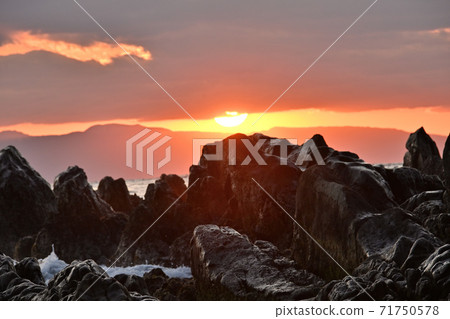 夕陽的根海岸，夕陽，和歌山牧水 71750578
