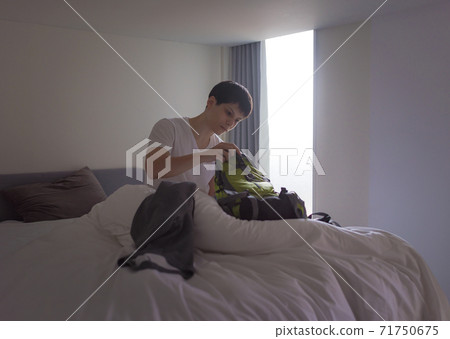 男性肖像 71750675