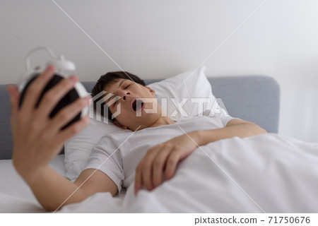 男性肖像 71750676