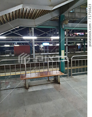 Subway bench 71750823