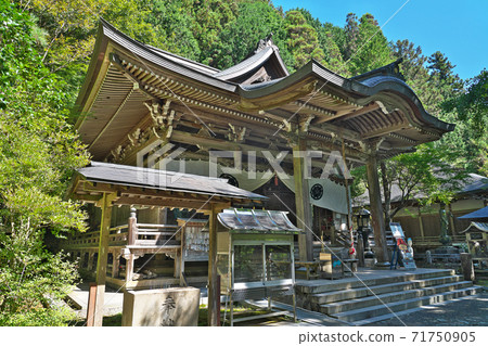 [Mt. Sugo Daikakuin Daihoji Temple] (Shikoku Sacred Site No. 44 Fudasho) Sugo, Kumakogen Town, Kamiukiana District, Ehime Prefecture 71750905