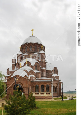 St. John the Forerunner Convent, Sviyazhsk, Russia St. John the Forerunner Convent, Sviyazhsk, Russia 71751758