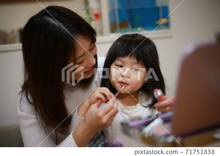 父母和孩子組成 父母和孩子組成 71751838