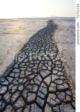 破裂的地面 破裂的地面 71752194