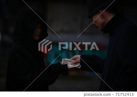 A duo duo exchanging money A duo duo exchanging money 71752413