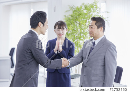 Businessman shaking hands Businessman shaking hands 71752560