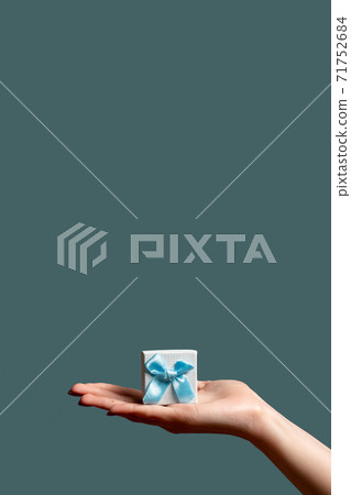 holiday surprise birthday gift hand jewelry box holiday surprise birthday gift hand jewelry box 71752684