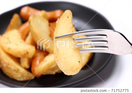 Vienna sausage and french fries 71752775