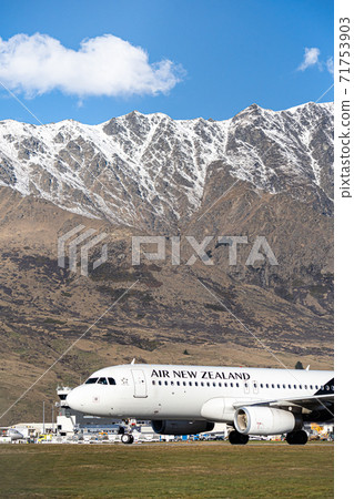 Queenstown airport 71753903