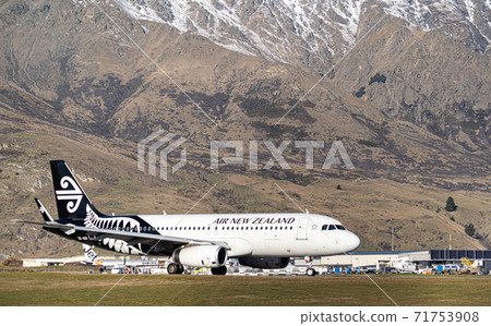 Queenstown airport 71753908