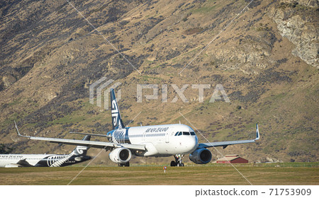 Queenstown airport 71753909