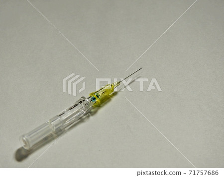 Surflo needle (indwelling needle), drip, size 24G (yellow) 71757686