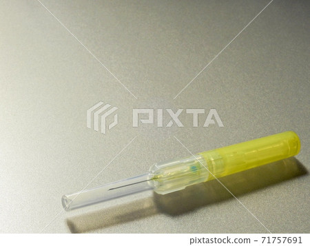 Surflo needle (indwelling needle), drip, size 24G (yellow) Surflo needle (indwelling needle), drip, size 24G (yellow) 71757691