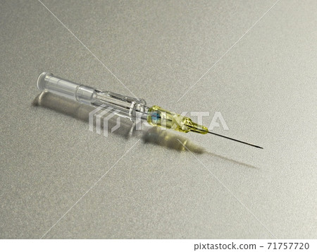 Surflo needle (indwelling needle), drip, size 24G (yellow) 71757720