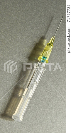 Surflo針（留置針），滴液，大小為24G（黃色） 71757722