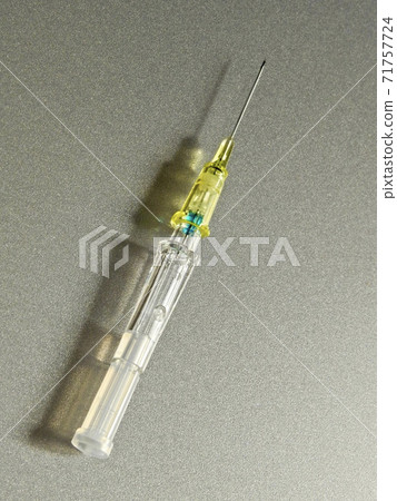 Surflo needle (indwelling needle), drip, size 24G (yellow) 71757724