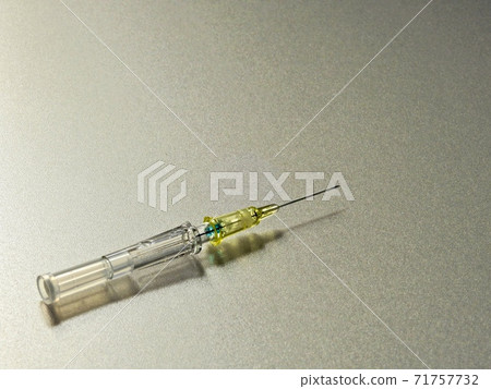 Surflo needle (indwelling needle), drip, size 24G (yellow) Surflo needle (indwelling needle), drip, size 24G (yellow) 71757732