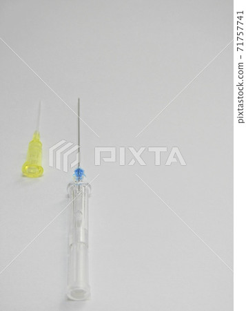 Surflo針(留置針),滴液,大小為24G(黃色) Surflo針(留置針),滴液,大小為24G(黃色) 71757741