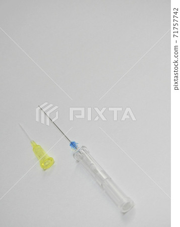 Surflo needle (indwelling needle), drip, size 24G (yellow) 71757742