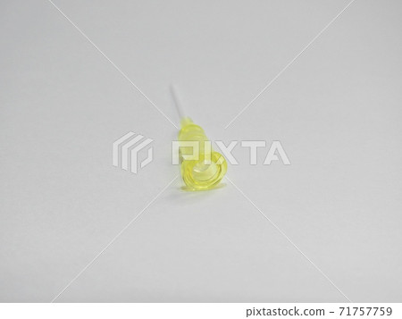 Surflo針(留置針),滴液,大小為24G(黃色) Surflo針(留置針),滴液,大小為24G(黃色) 71757759