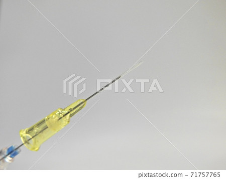 Surflo needle (indwelling needle), drip, size 24G (yellow) 71757765
