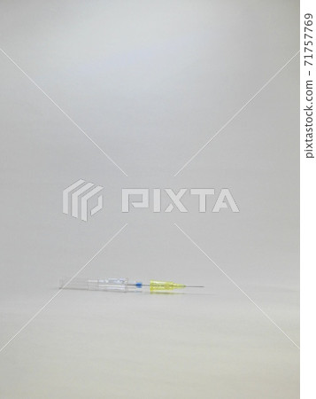 Surflo needle (indwelling needle), drip, size 24G (yellow) 71757769