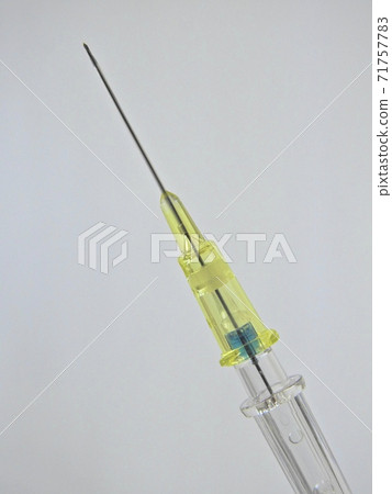 Surflo針(留置針),滴液,大小為24G(黃色) Surflo針(留置針),滴液,大小為24G(黃色) 71757783