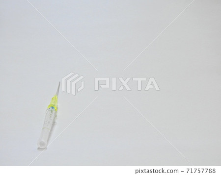 Surflo needle (indwelling needle), drip, size 24G (yellow) 71757788