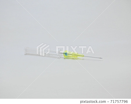 Surflo針(留置針),滴液,大小為24G(黃色) Surflo針(留置針),滴液,大小為24G(黃色) 71757796