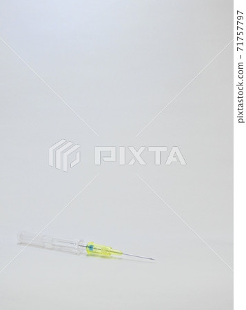 Surflo needle (indwelling needle), drip, size 24G (yellow) 71757797