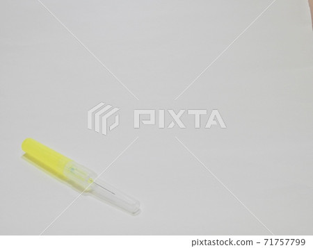 Surflo needle (indwelling needle), drip, size 24G (yellow) 71757799