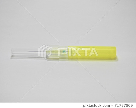 Surflo針(留置針),滴液,大小為24G(黃色) Surflo針(留置針),滴液,大小為24G(黃色) 71757809